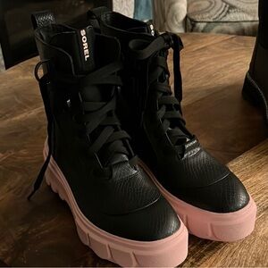 NWOT Pink & Black Sorel Caribou X Waterproof Boots
Size 8.5